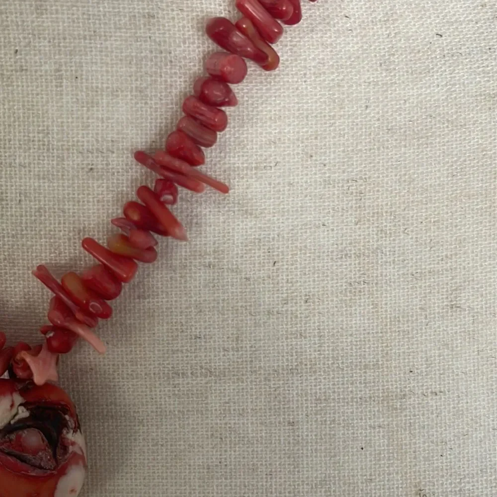 Beautiful coral beaded necklace.  Bought this at an estate sale.
